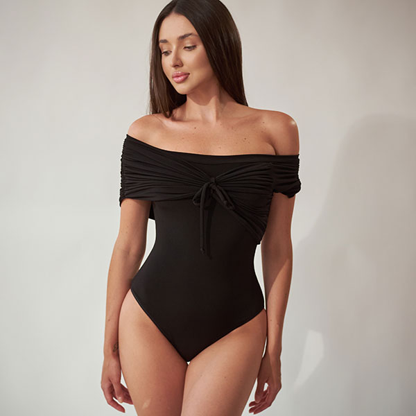 BODY NEGRU CU UMERII GOI