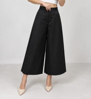 PANTALONI - CAPRI NEGRI EVAZATI