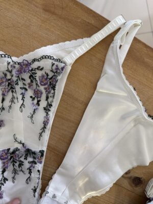 CHILOTI SATIN /DANTELA  ALB FLORI